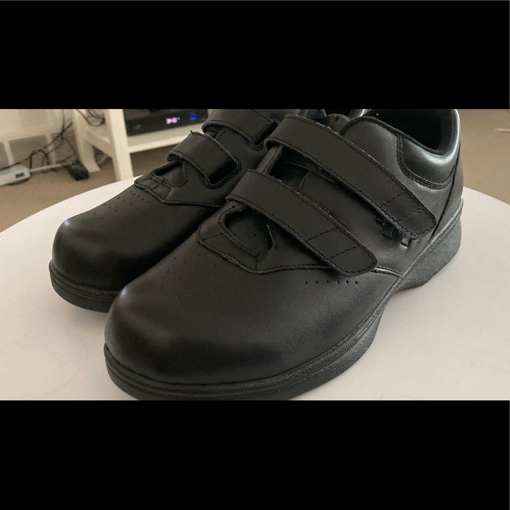 Womens Propet Vista 3915 Walking Shoe size 9 4E Wide